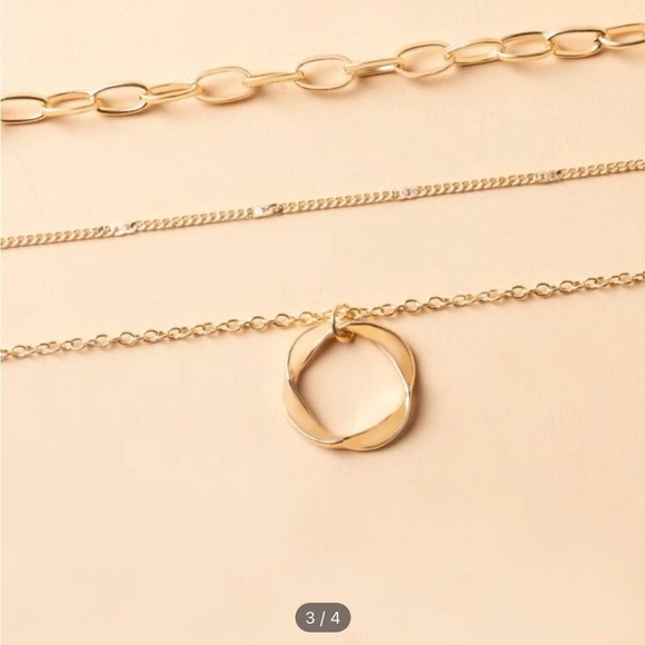 New layered necklace with twisted round charm - Picture 4 of 5